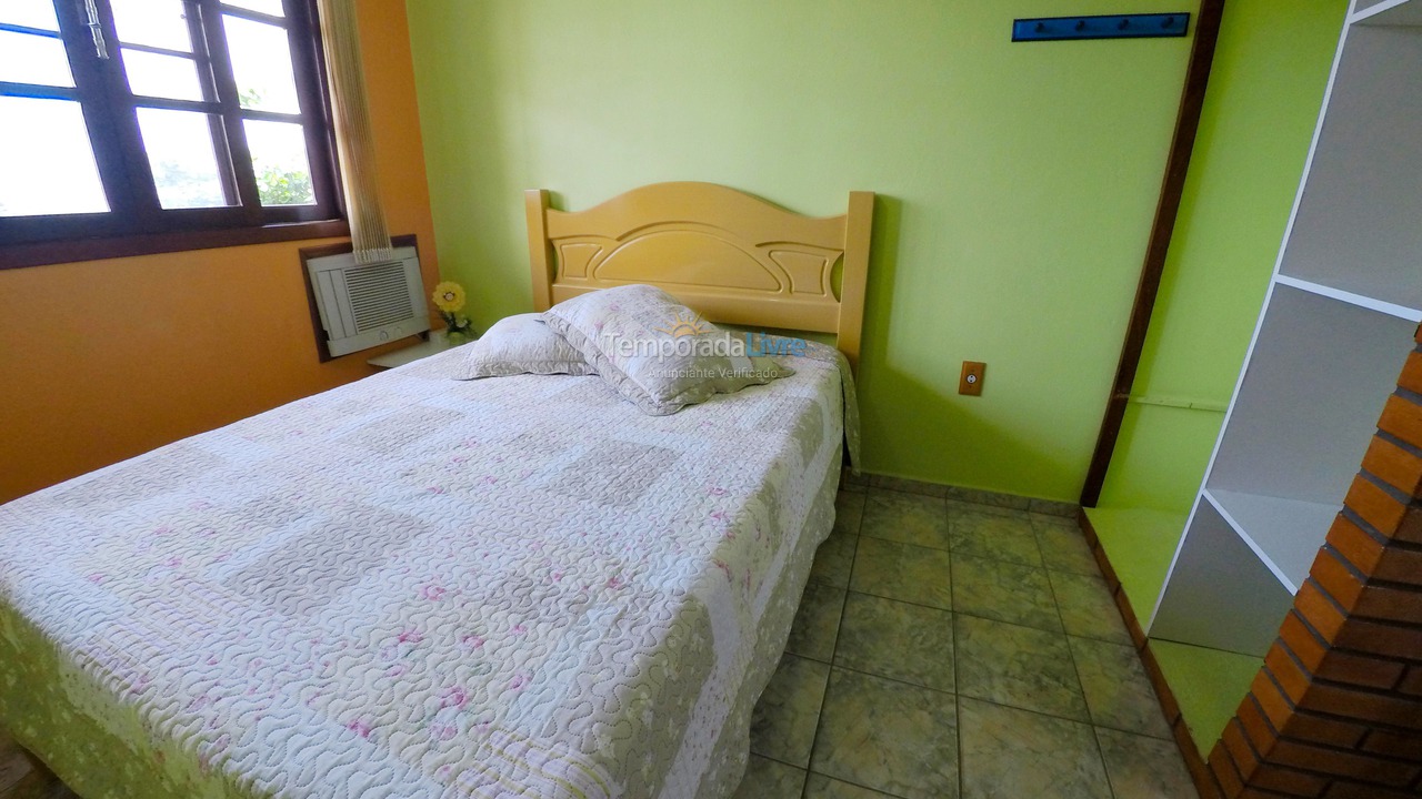 Casa para aluguel de temporada em Bombinhas (Praia de Bombas)