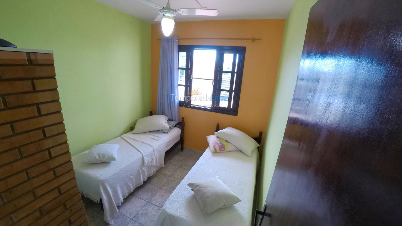 Casa para aluguel de temporada em Bombinhas (Praia de Bombas)