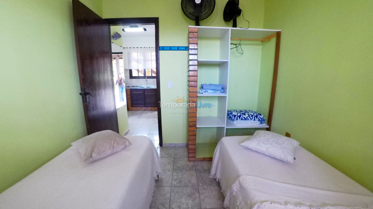 Casa para aluguel de temporada em Bombinhas (Praia de Bombas)