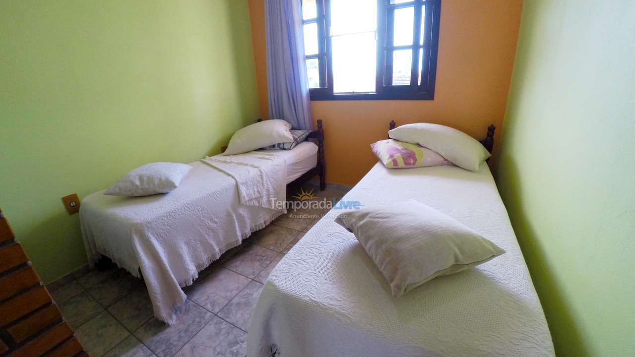 Casa para aluguel de temporada em Bombinhas (Praia de Bombas)