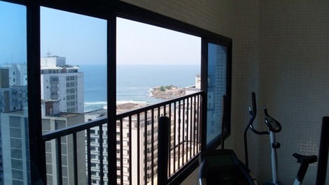 FLAT NO GUARUJÁ A 70M DA PRAIA. O MELHOR DE PITANGUEIRAS.