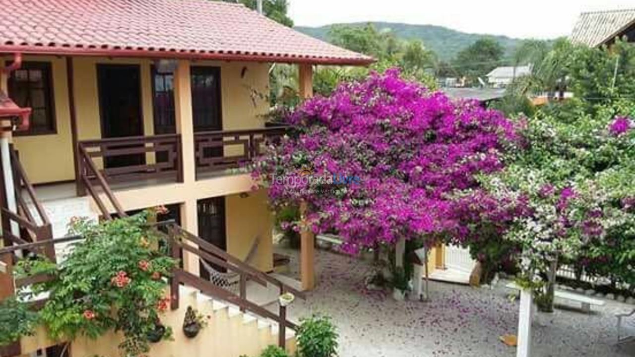 Casa para aluguel de temporada em Bombinhas (Praia de Bombas)