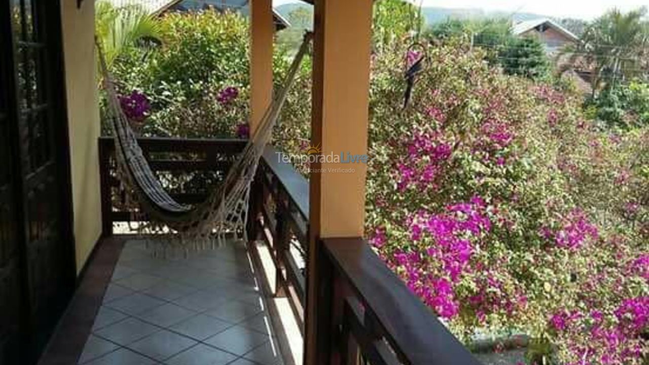 Casa para aluguel de temporada em Bombinhas (Praia de Bombas)