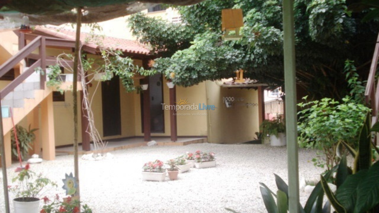 Casa para aluguel de temporada em Bombinhas (Praia de Bombas)