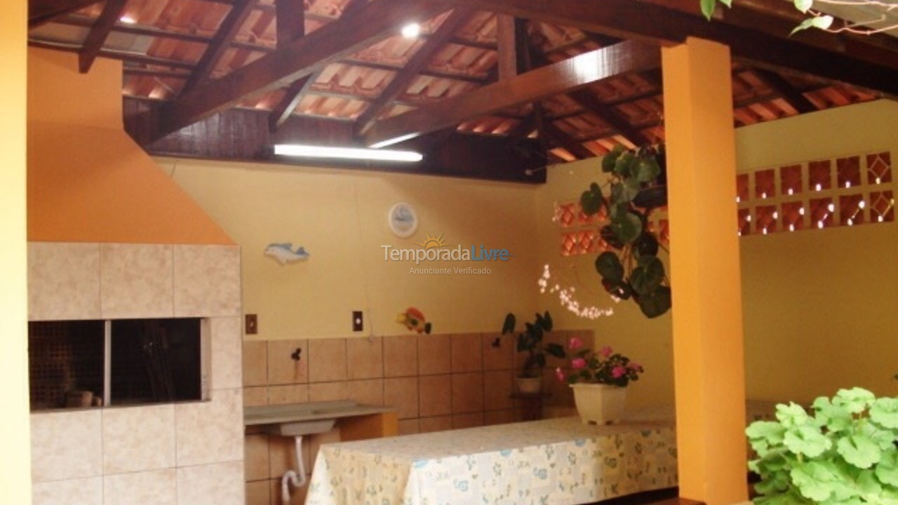 Casa para aluguel de temporada em Bombinhas (Praia de Bombas)