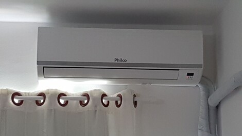 AMPLO APARTAMENTO FRENTE AO MAR, NA PRAIA CENTRAL