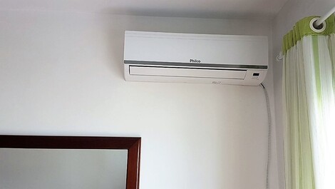 AMPLO APARTAMENTO FRENTE AO MAR, NA PRAIA CENTRAL