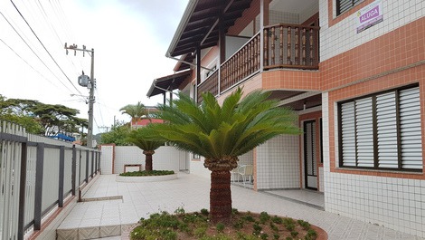 169B- APARTAMENTO PRÓXIMO AO MAR EM BOMBINHAS