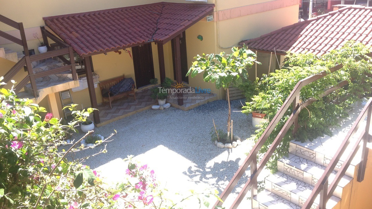Casa para aluguel de temporada em Bombinhas (Praia de Bombas)