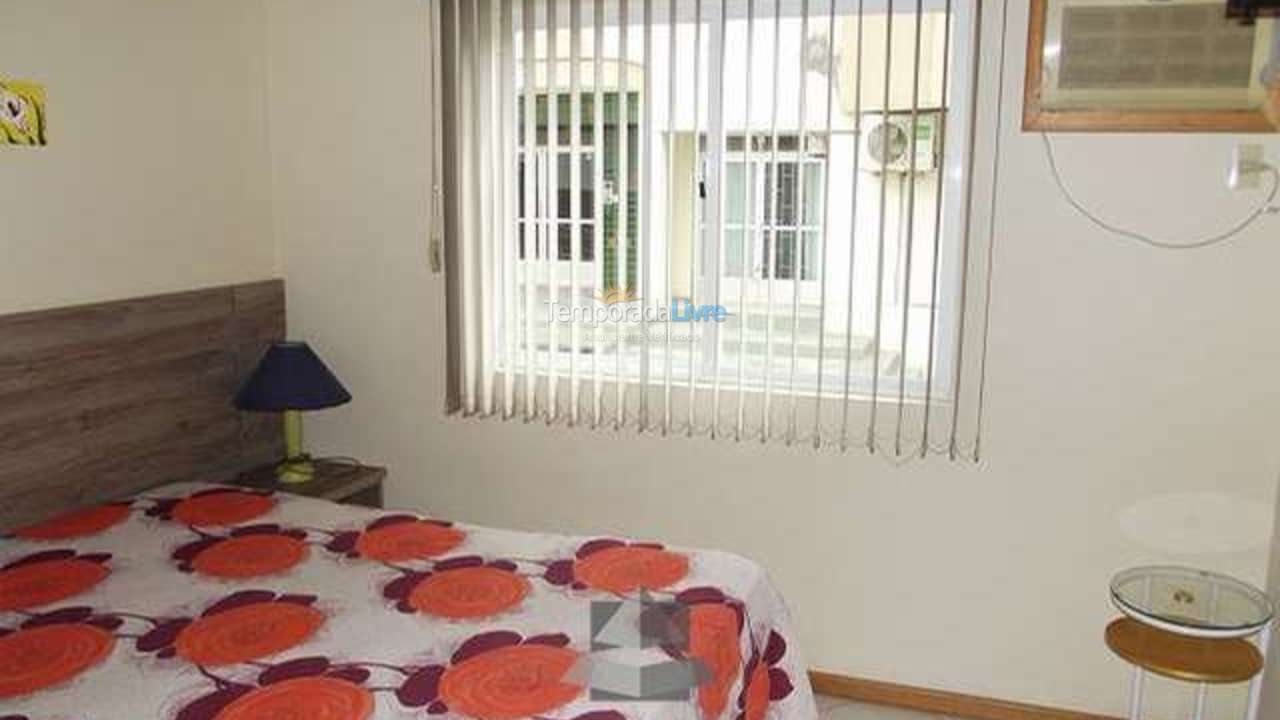 Casa para aluguel de temporada em Bombinhas (Praia de Bombas)