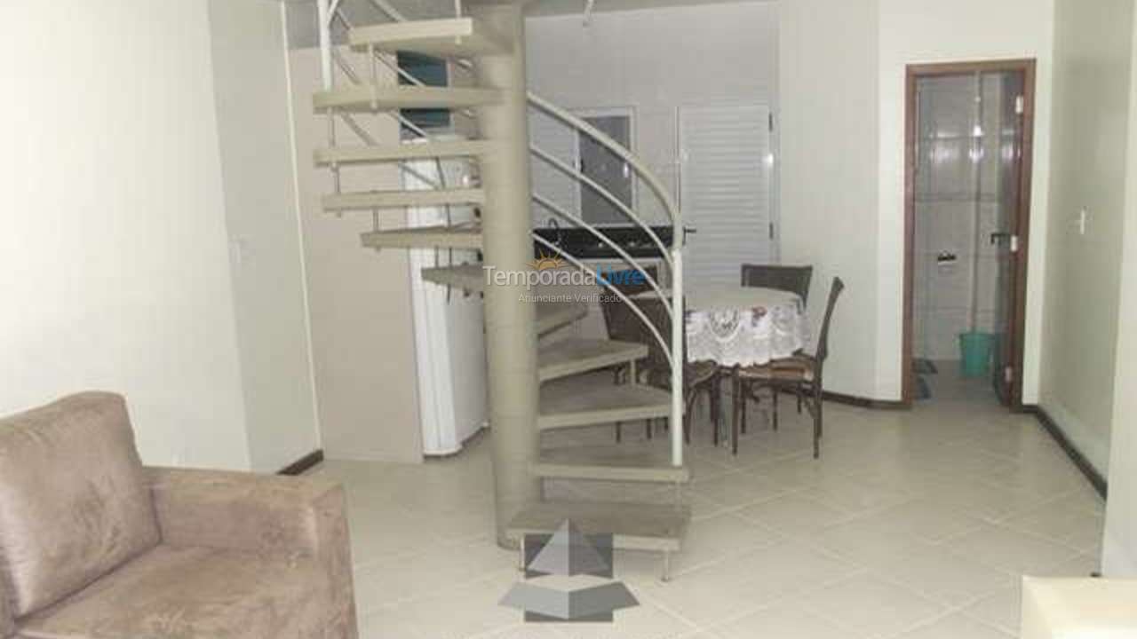 Casa para aluguel de temporada em Bombinhas (Praia de Bombas)