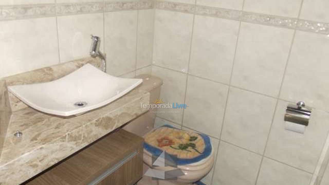 Casa para aluguel de temporada em Bombinhas (Praia de Bombas)