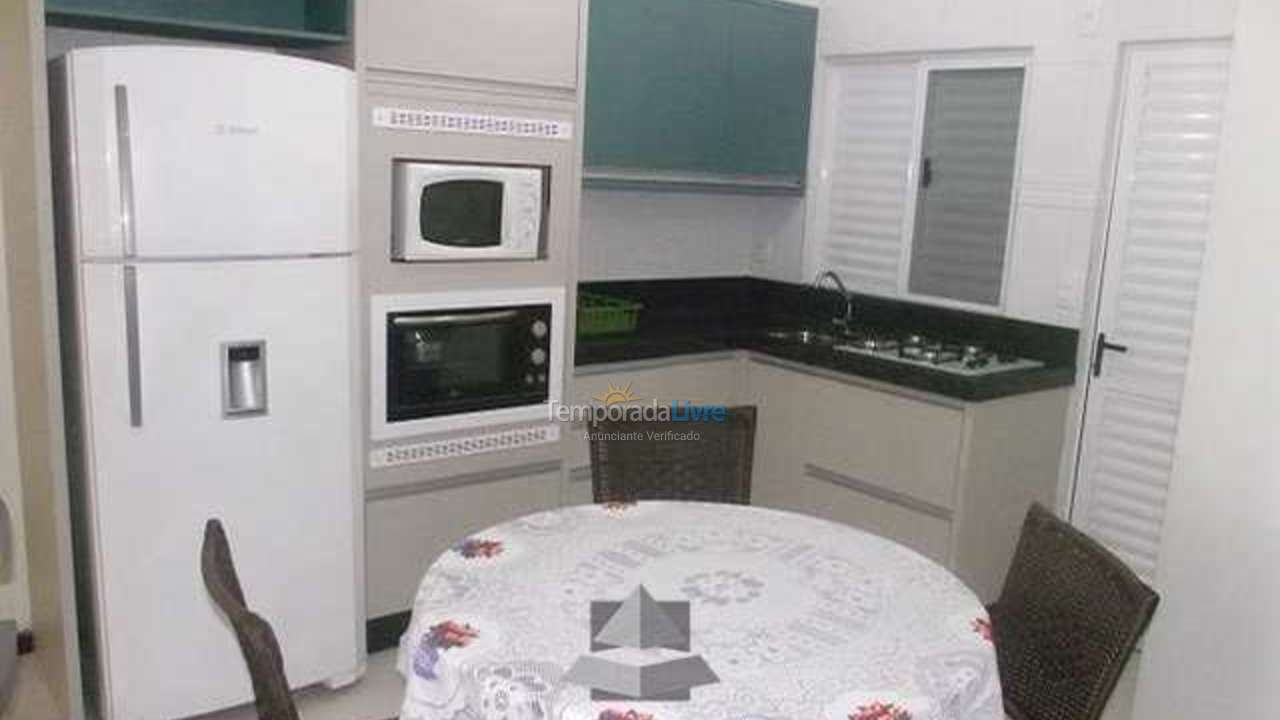 Casa para aluguel de temporada em Bombinhas (Praia de Bombas)