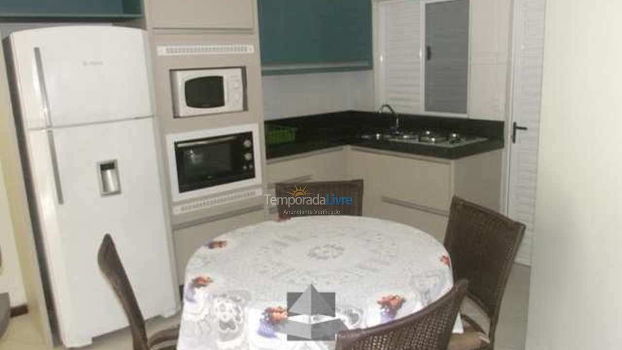 Casa para aluguel de temporada em Bombinhas (Praia de Bombas)