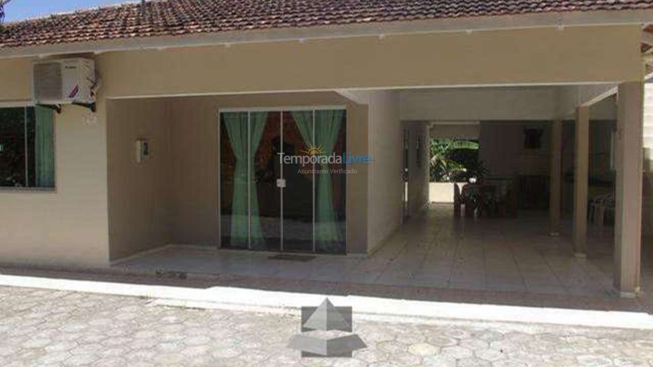 Casa para alquiler de vacaciones em Bombinhas (Praia de Bombas)