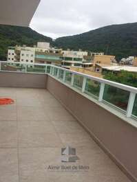 COVERAGE WITH VIEWS TO THE SEA AT 30M FROM THE BEACH