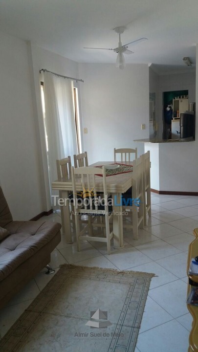 Casa para aluguel de temporada em Bombinhas (Praia de Bombas)