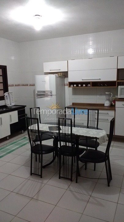 Casa para aluguel de temporada em Praia Grande (Praia Grande)