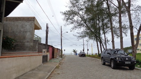ÓTIMO SOBRADO A 50M DO MAR, AC, WI-FI, ÁGUA DE POÇO