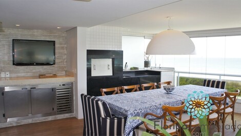Apartamento luxuoso com vista panorâmica do mar, na Praia Brava!