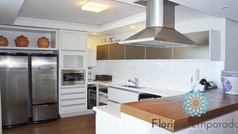 Apartamento luxuoso com vista panorâmica do mar, na Praia Brava!