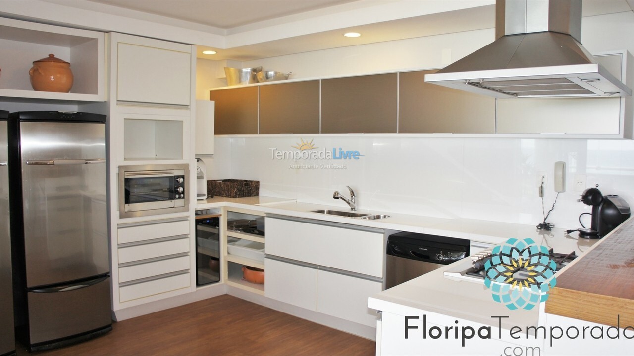 Apartamento para aluguel de temporada em Florianópolis (Praia Brava)