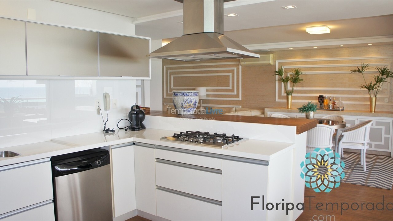 Apartamento para aluguel de temporada em Florianópolis (Praia Brava)