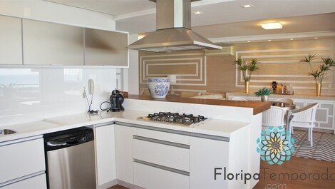 Apartamento luxuoso com vista panorâmica do mar, na Praia Brava!