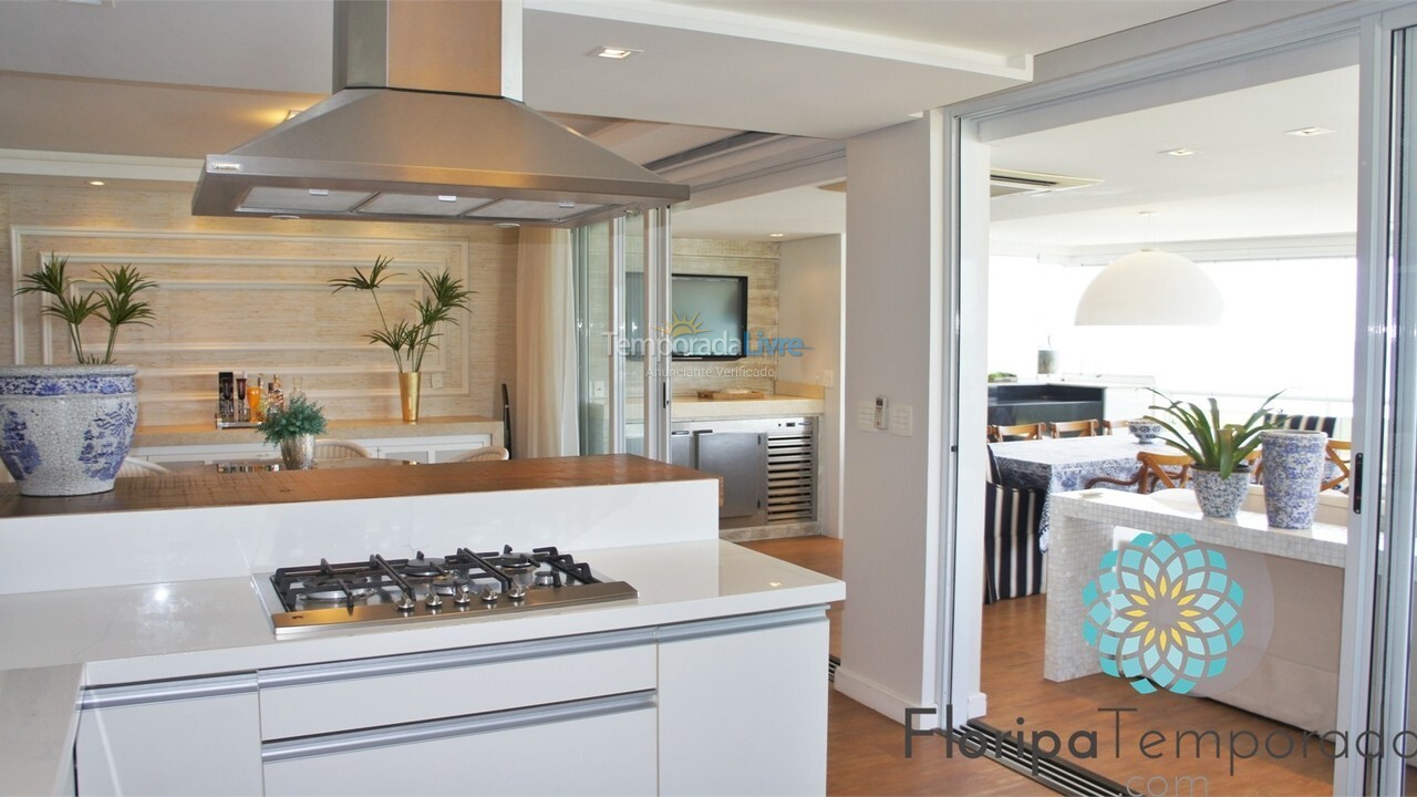 Apartamento para aluguel de temporada em Florianópolis (Praia Brava)