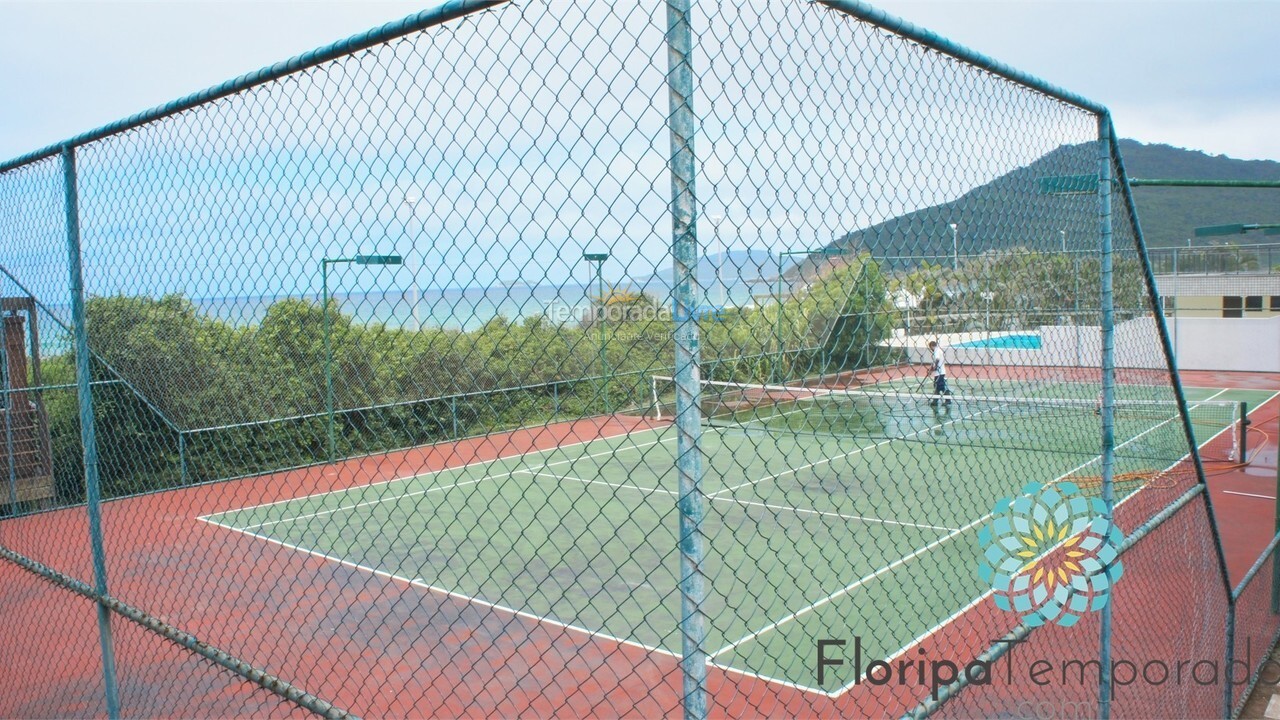 Apartamento para aluguel de temporada em Florianópolis (Praia Brava)