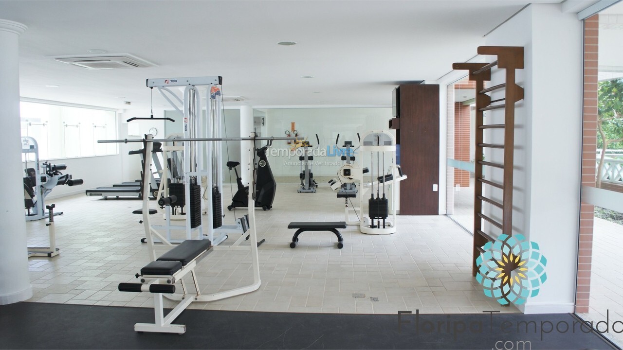 Apartamento para aluguel de temporada em Florianópolis (Praia Brava)