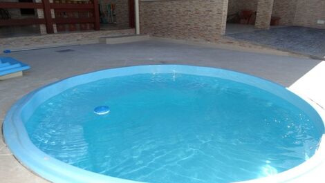 Excelente casa com piscina 25 pessoas a 100m da praia Santinho