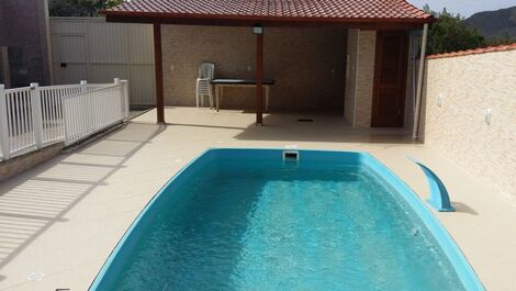 Excelente casa com piscina 25 pessoas a 100m da praia Santinho