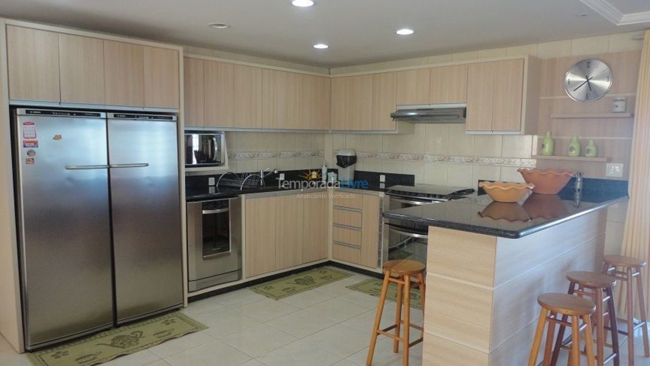 Casa para aluguel de temporada em Florianópolis (Praia do Santinho)