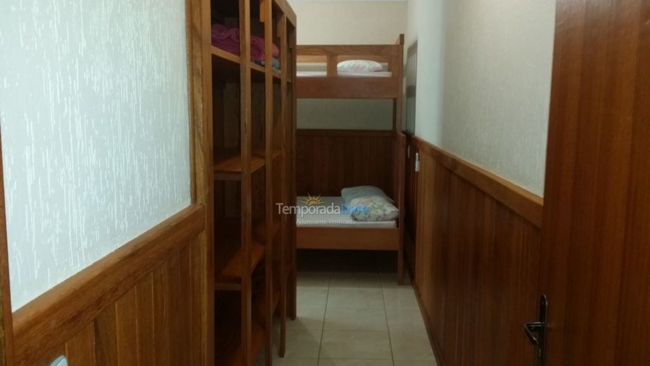 Casa para aluguel de temporada em Florianópolis (Praia do Santinho)