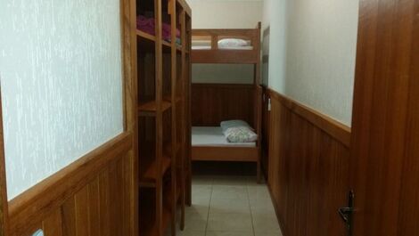 Excelente casa com piscina 25 pessoas a 100m da praia Santinho