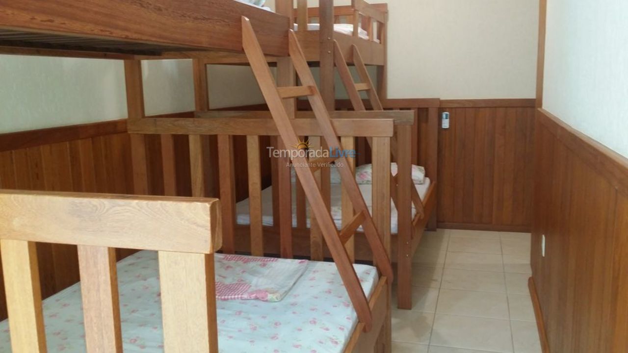 Casa para aluguel de temporada em Florianópolis (Praia do Santinho)