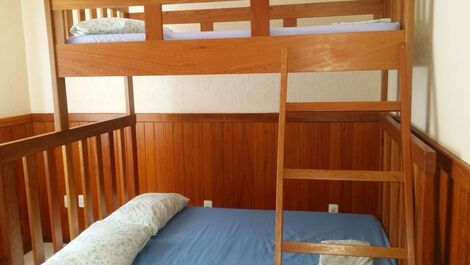 Excelente casa com piscina 25 pessoas a 100m da praia Santinho