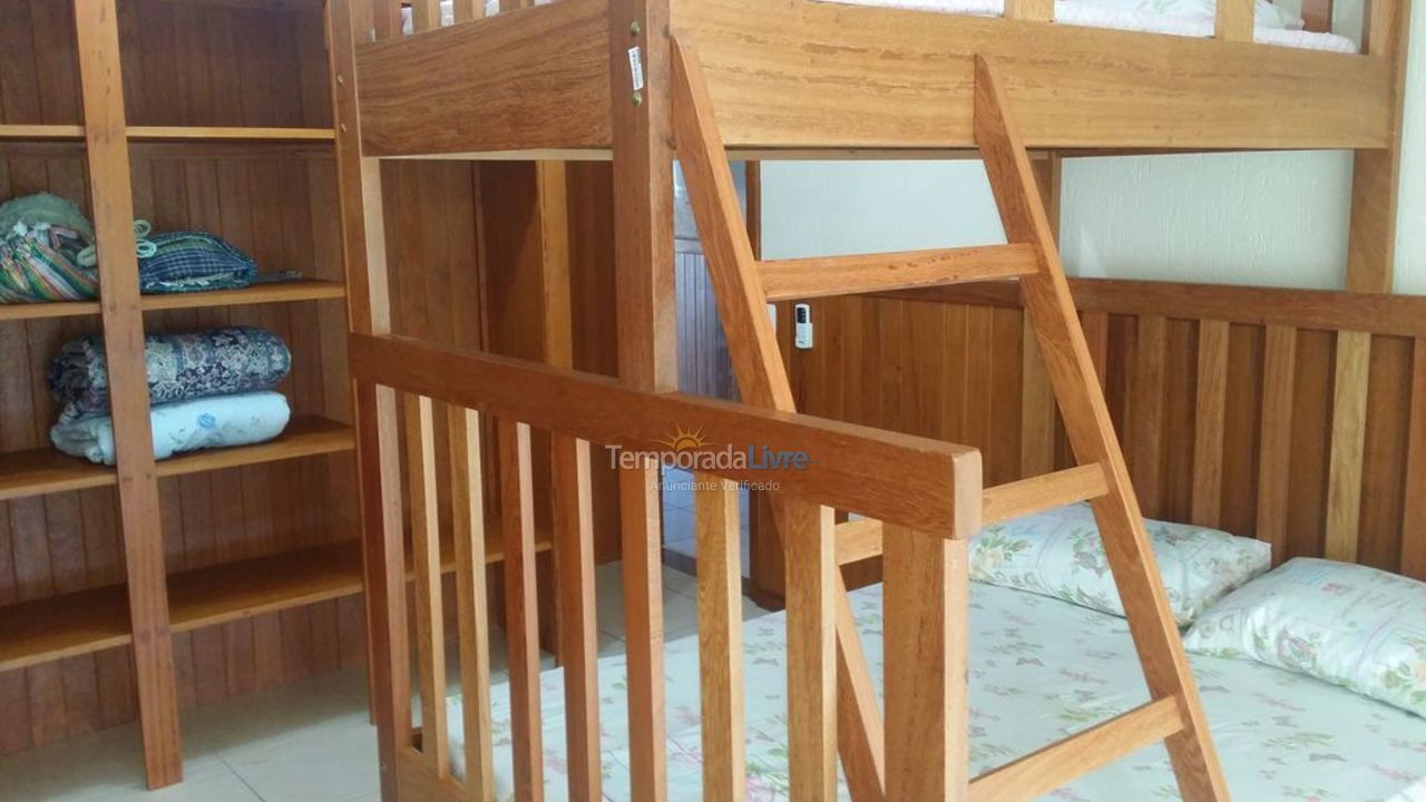 Casa para aluguel de temporada em Florianópolis (Praia do Santinho)