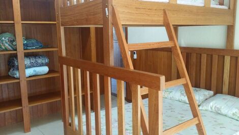 Excelente casa com piscina 25 pessoas a 100m da praia Santinho