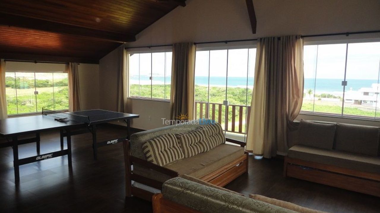 Casa para aluguel de temporada em Florianópolis (Praia do Santinho)