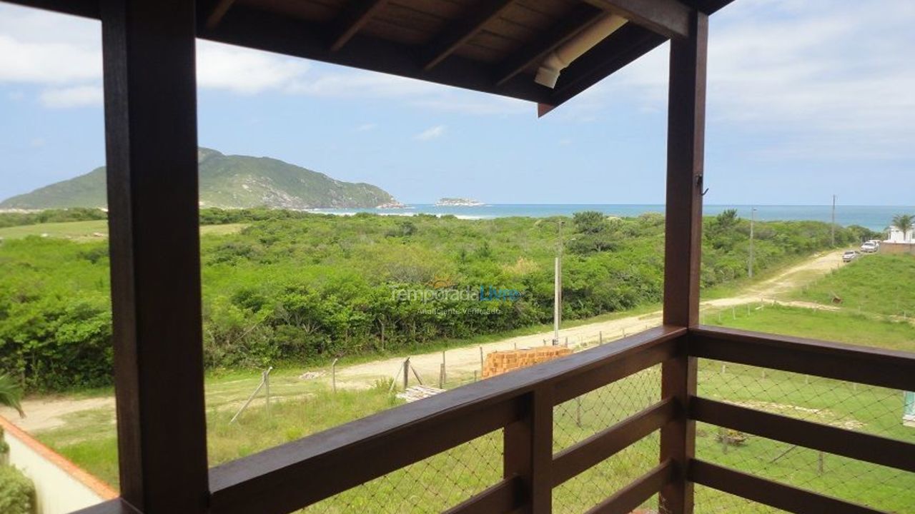Casa para aluguel de temporada em Florianópolis (Praia do Santinho)