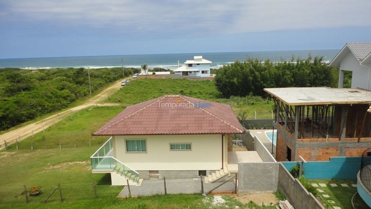 Casa para aluguel de temporada em Florianópolis (Praia do Santinho)