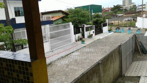 Excelente casa adosada en la playa en Barra Velha Llame o WhatsApp