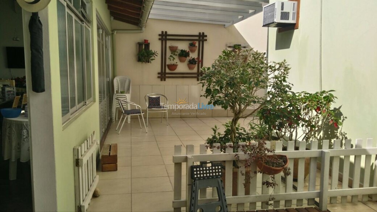Casa para aluguel de temporada em Florianopolis (Canasvieiras)