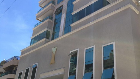 AP-012 FINAMENTE MOBILIADO 03 SUÍTES 01COM HIDROMASSAGEM VISTA PRO MAR