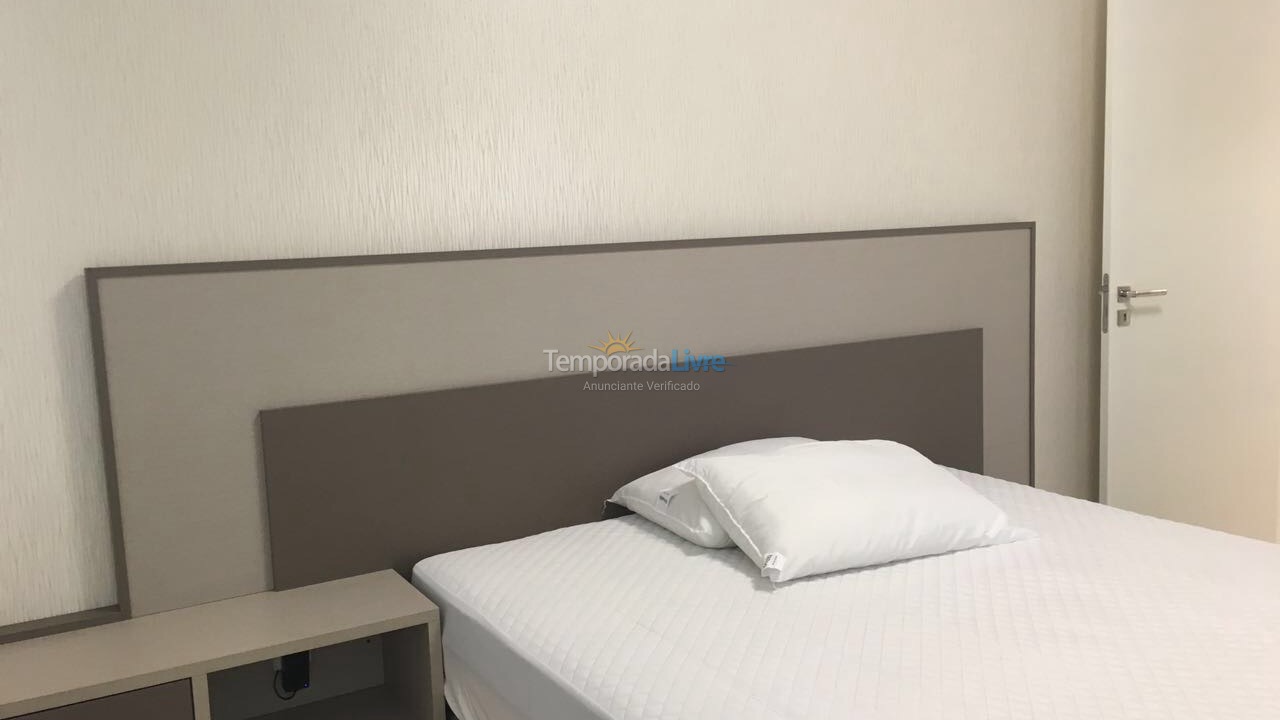 Apartamento para aluguel de temporada em Itapema (Meia Praia)