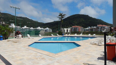 Apartment in English overlooking the sea.