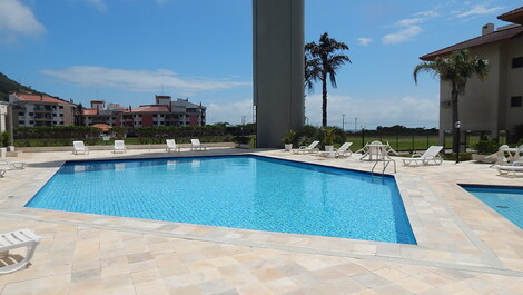 Apartment in English overlooking the sea.