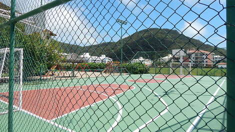 Apartment in English overlooking the sea.